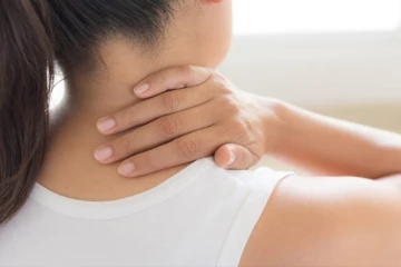 தோள்பட்டை, கழுத்து வலியை போக்கனுமா? இந்த பயிற்சிகளை தொடர்ந்து செய்தாலே போதும்