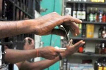 தரமற்ற மதுபான விற்பனை குறித்து குற்றச்சாட்டு! தேர்தல் ஆணைக்குழுவுக்கு பறந்த மனு