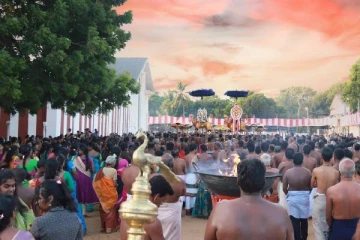 வரலாற்றுச் சிறப்புமிக்க யாழ்  நல்லூர் கந்தசுவாமி ஆலய சூழலில்  இப்படி ஒரு சம்பவம்!