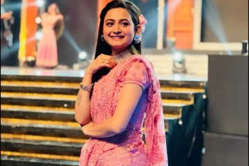 துாக்கில் தொங்கிய பிரபல நடிகை - ரசிகர்கள் கடும் அதிர்ச்சி..!