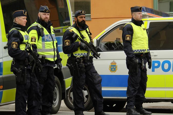 சுவீடனில் தாக்குதல் நடத்த திட்டமிட்ட ஐந்து பேர் அதிரடியாக கைது | Attack In Sweden Were Swiftly Arrested