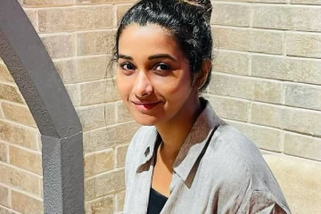 காதலர் இருக்கும்போதே அந்த நபரை சைட் அடித்த பிரியா நடிகை!! ஒன்றரை வருட ரகசியம்..