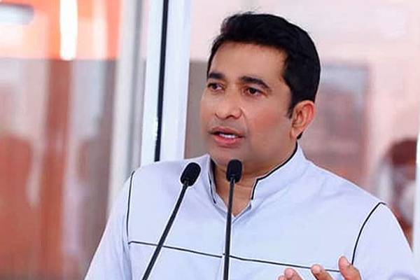 ரணில் ஒரு பாம்பு என கூறிய நாமலின் வாயை அடைத்த ரொஷான் ரணசிங்க | Roshan Ranasinghe Shut Namals Mouth