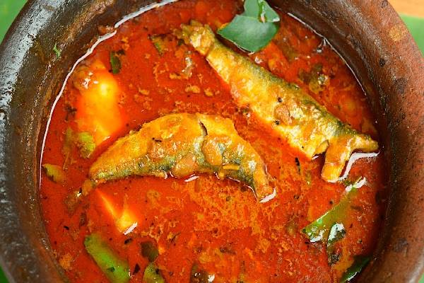 ஊரே மணக்க மணக்க மத்தி மீன் குழம்பு - இலங்கை பாணியில் எப்படி செய்வது? | Sri Lankan Style Maththy Fish Kuzhambu Recipe