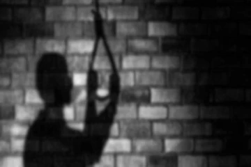 தூக்கில் தொங்கிய 14 வயது சிறுமி