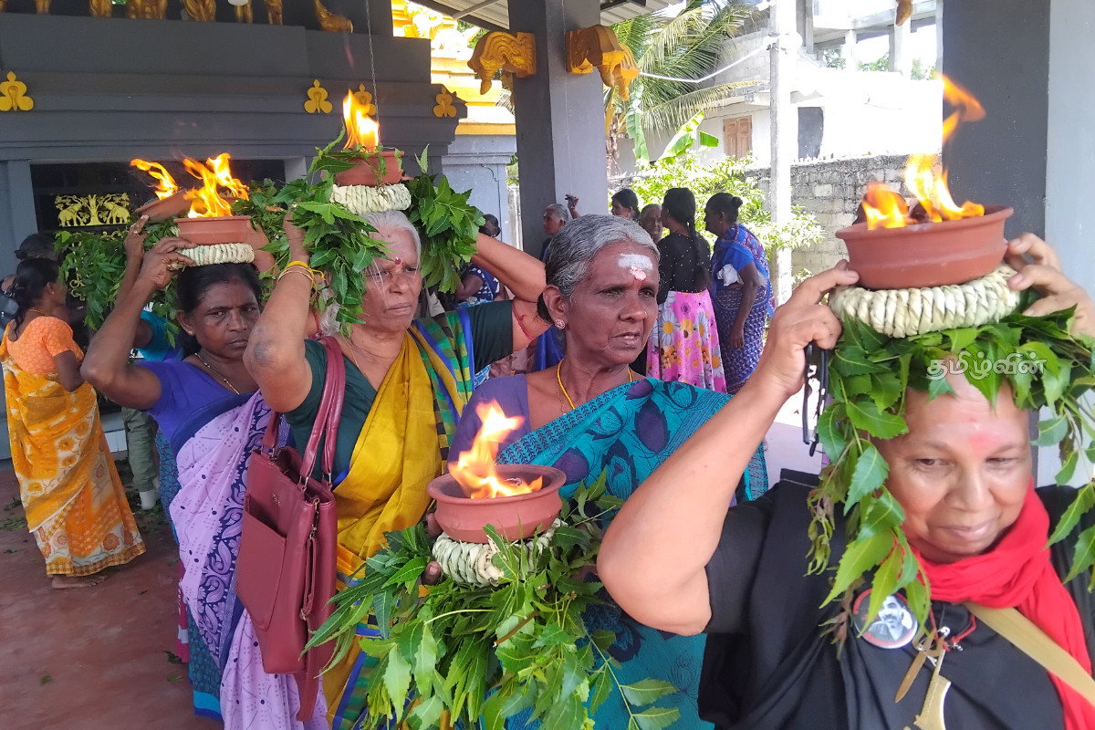 தமிழர் பகுதியில் தீச்சட்டி ஏந்தி போராட்டத்தில் குதித்த மக்கள் - அரசாங்கத்திடம் விடுத்துள்ள முக்கிய கோரிக்கை | Protest In Kilinochchi தமிழர் பகுதியில் தீச்சட்டி ஏந்தி போராட்டத்தில் குதித்த மக்கள் - அரசாங்கத்திடம் விடுத்துள்ள முக்கிய கோரிக்கை | Protest In Kilinochchi