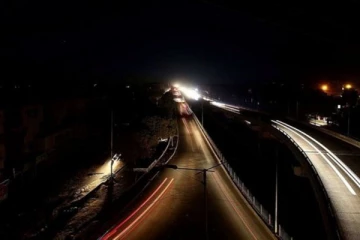 நாட்டின் பல பகுதிகள் திடீரென இருளில் மூழ்கியது