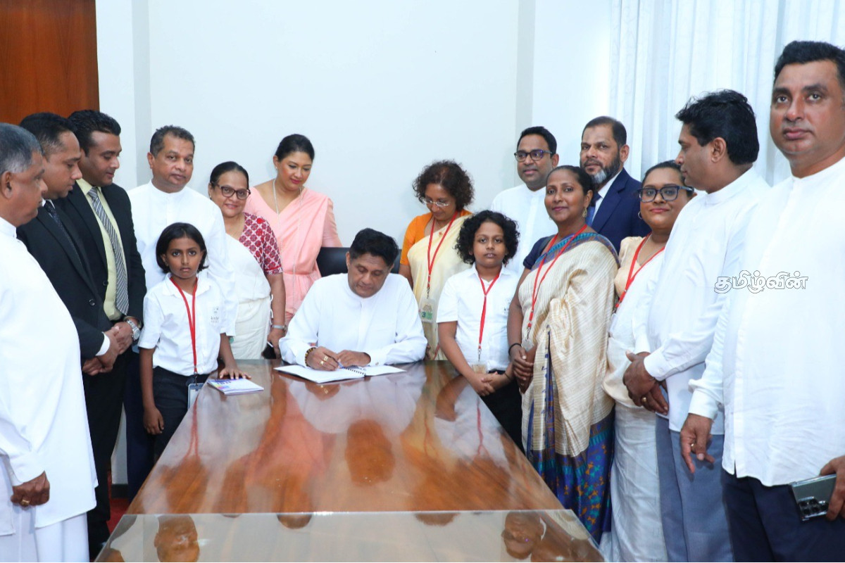 சிறுவர்களுக்கு எதிரான தவறான நடத்தைகளுக்கு நீதி கோரி எதிர்க்கட்சித் தலைவரிடம் மனு கையளிப்பு | Petition With Signatures Justice Child Abuse சிறுவர்களுக்கு எதிரான தவறான நடத்தைகளுக்கு நீதி கோரி எதிர்க்கட்சித் தலைவரிடம் மனு கையளிப்பு | Petition With Signatures Justice Child Abuse