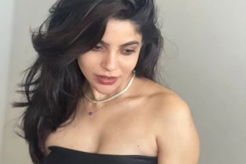 நடிகை திவ்யபாரதி ஹாட் ஸ்டில்கள்