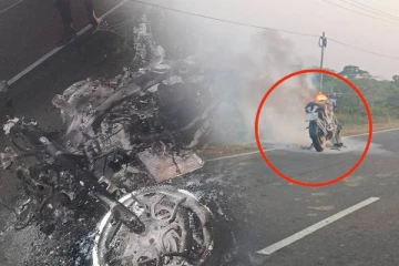 திடீரென தீப்பற்றி எறிந்த மோட்டார் சைக்கிள்: மயிரிழையில் உயிர் தப்பிய இருவர்