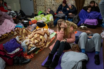 உக்ரைனின் மரியாபோல் நகர தெருக்களில் மனித உடல்களாக காணப்படும் அவலம்! தவிக்கும் மக்கள்