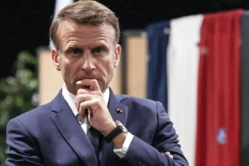 பிரான்ஸ் அரசியலில் ஏற்பட்டுள்ள பெரும் குழப்பம் : மேக்ரான் பதவிக்கு ஆபத்து