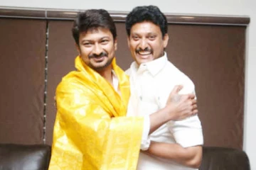 பிறந்தநாளில் உதயநிதிக்கு அன்பில் மகேஷ் கொடுத்த பரிசு - வைரலாகும் புகைப்படம்