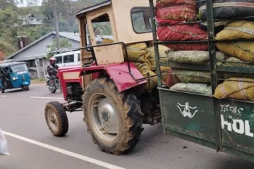 டிராக்டர் விபத்துக்குள்ளானதில் பல தொழிலாளர்கள் காயம்