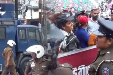 NPP அலுவலகத்திற்கு முன்பாக ஆர்ப்பாட்டத்தில் ஈடுபட்ட வேலையற்ற பட்டதாரிகள்