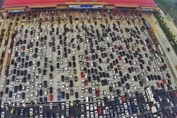 100 கிமீ வரை 12 நாட்களுக்கு.., உலகின் மிக நீண்ட போக்குவரத்து நெரிசல் எந்த நாட்டில் ஏற்பட்டது?