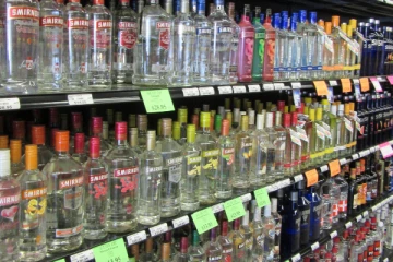 பல்பொருள் அங்காடிகளில் ஆன்லைனில் மதுபானம் விற்பனை செய்ய முடியாது