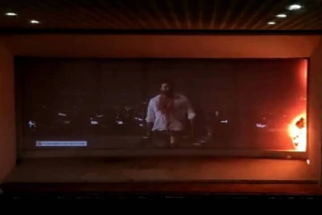 திரை தீப்பிடிக்கும்.. என சூர்யா வரும் காட்சியில் நிஜமாகவே பற்றி எரிந்த திரை - அலறியடித்த ஓடிய ரசிகர்கள்