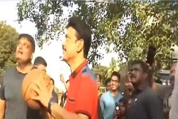 நானும் எனது மகனும் தோற்றத்தில் அண்ணன், தம்பி போல இருப்போம் : முதலமைச்சர் மு.க ஸ்டாலின் | Cm Stalin Participated In Happy Streets Programme நானும் எனது மகனும் தோற்றத்தில் அண்ணன், தம்பி போல இருப்போம் : முதலமைச்சர் மு.க ஸ்டாலின் | Cm Stalin Participated In Happy Streets Programme