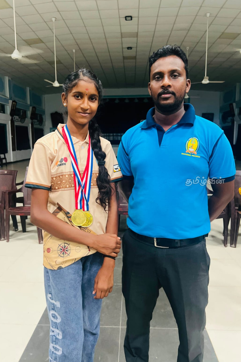 வடக்கின் "கரம்" சம்பியன் ஆனார் வேலணை மத்தியின் மாணவி விதுர்ஷினி | Velanai Student Vidurshini North Carom Champion வடக்கின் "கரம்" சம்பியன் ஆனார் வேலணை மத்தியின் மாணவி விதுர்ஷினி | Velanai Student Vidurshini North Carom Champion