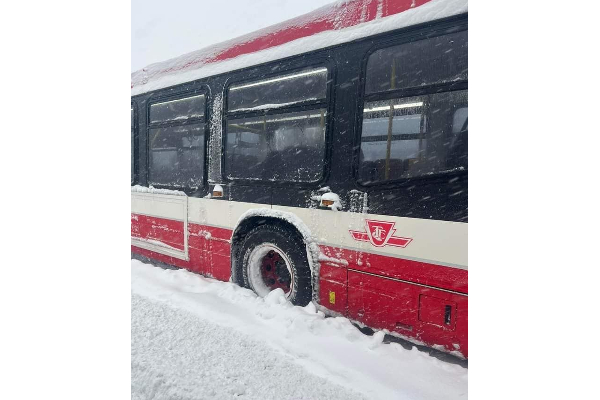 கனடாவில் வரலாறு காணாத கடுமையான பனிப்பொழிவு! புகைப்படங்கள் | Canada Toronto Ontario Snowfall Snow கனடாவில் வரலாறு காணாத கடுமையான பனிப்பொழிவு! புகைப்படங்கள் | Canada Toronto Ontario Snowfall Snow