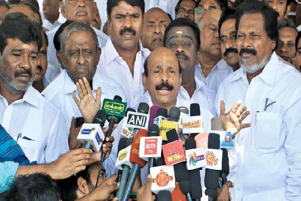 பாஜக விவகாரத்தில் எச்சரிக்கையுடன் உள்ளோம்..! உடைகிறதா பாஜக - அதிமுக கூட்டணி?..பொன்னையன் பேச்சால் பரபரப்பு | We Are Cautious About Bjp Issue Ponnaiyan பாஜக விவகாரத்தில் எச்சரிக்கையுடன் உள்ளோம்..! உடைகிறதா பாஜக - அதிமுக கூட்டணி?..பொன்னையன் பேச்சால் பரபரப்பு | We Are Cautious About Bjp Issue Ponnaiyan