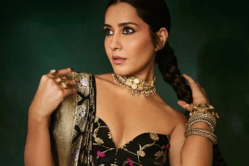 விருது விழாவுக்கு செம ஹாட் உடையில் வந்த ராசி கண்ணா!