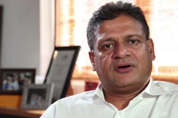 கட்டுப்பணம் செலுத்தினார் திலித் ஜயவீர