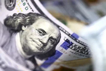 அமெரிக்க அதிகாரிகள் கொடுத்த ரகசிய தகவல்: ஜேர்மனியில் கட்டுக் கட்டாக சிக்கிய அமெரிக்க டொலர் நோட்டுகள்