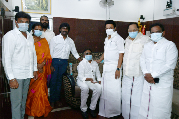 தேமுதிக பொதுச்செயலாளர் விஜயகாந்தை சந்தித்தார் முதலமைச்சர் மு.க.ஸ்டாலின் | Mkstalin Cm Dmdk Vijayakanth