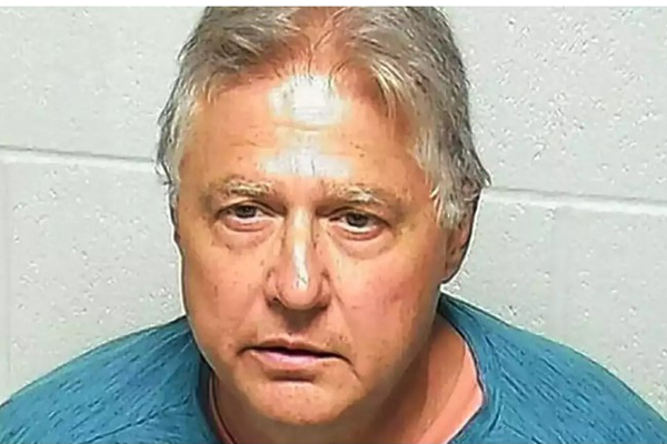 திருடுப்போவதாக கனவு; தூக்கத்தில் தன்னைத்தானே சுட்டுக்கொண்ட நபர் - ஷாக் சம்பவம்! | Us Man Accidentally Shoots Himself In Sleep