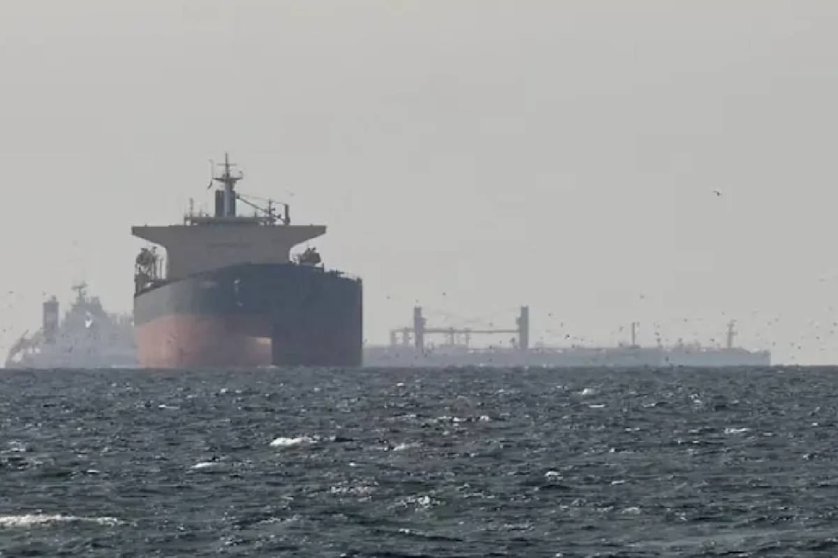 ஹோர்முஸ் நீரிணையில் தாக்கப்பட்ட கப்பல்கள் குறித்து வெளியான தகவல்! | Indian Ships Attacked In The Strait Of Hormuz