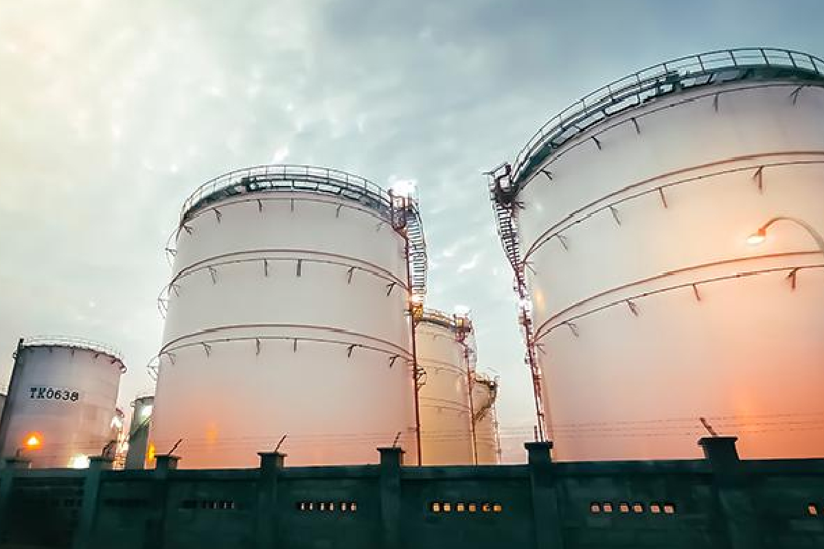 எரிசக்தி மையங்கள் மீது தாக்குதல்: $112ஐ தாண்டியது எண்ணெய் விலை | Attacks On Energy Hubs Oil Prices Exceed