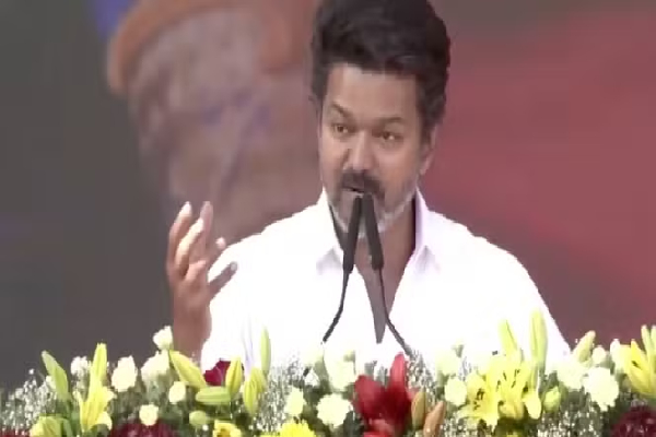 தனது எதிர்கால செயற்பாட்டை திட்டவட்டமாக அறிவித்தார் விஜய் | Vijay Says Politcal Future It Is Long Term Journey