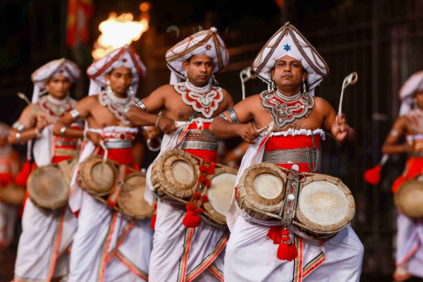 பாடசாலைகளுக்கு விசேட விடுமுறை | Esala Perahera Special Holiday For Kandy Schools