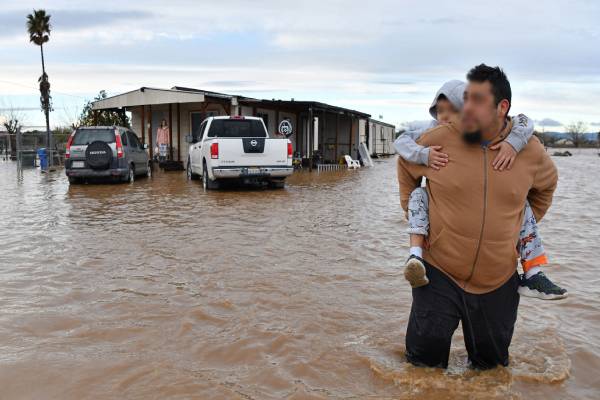 கலிபோர்னியாவை தாக்கிய சக்திவாய்ந்த புயல்: 6 மாவட்டங்களுக்கு அவசரநிலை அறிவிப்பு | California Floods Due To Powerful Storm
