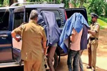 ஊரடங்கு நேரத்தில் கடைகளில் வியாபாரம் மேற்கொண்ட ஆறு பேர் கைது