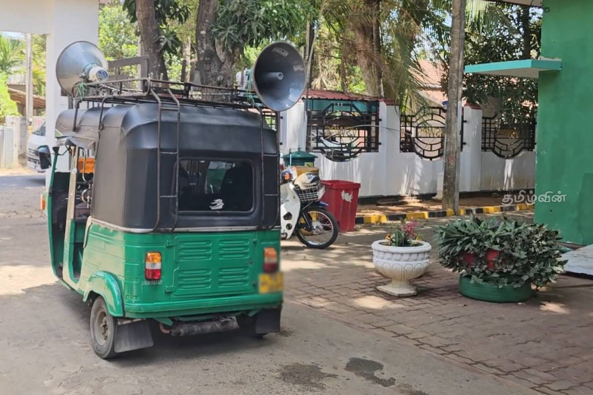 யாழில் ஆலயத்திற்கு சென்றவர்களுக்கு எச்சரிக்கை – கண் பரிசோதனை செய்ய அறிவுறுத்தல் | Excessive Use Of Lighting At A Temple In Jaffna யாழில் ஆலயத்திற்கு சென்றவர்களுக்கு எச்சரிக்கை – கண் பரிசோதனை செய்ய அறிவுறுத்தல் | Excessive Use Of Lighting At A Temple In Jaffna