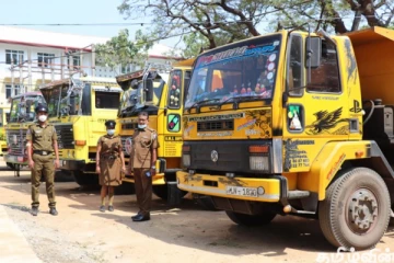அனுமதிப்பத்திர விதிமுறைகளுக்கு முரணாக மணல் ஏற்றிச்சென்ற ஐந்து கனரக வாகனங்கள்