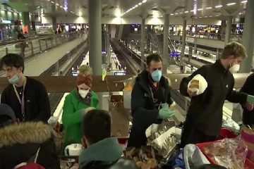 உக்ரைனை விட்டு வெளியேறிய மக்களுக்கு உதவிக்கரம் நீட்டிய நாடு