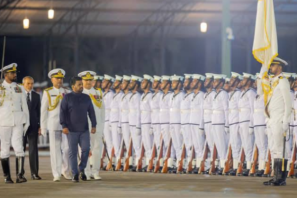 திருகோணமலை கடற்படைத் தளத்திற்கு விஜயம் மேற்க்கொண்ட ஜனாதிபதி அநுர | President Anura Visits Trincomalee Naval Base திருகோணமலை கடற்படைத் தளத்திற்கு விஜயம் மேற்க்கொண்ட ஜனாதிபதி அநுர | President Anura Visits Trincomalee Naval Base