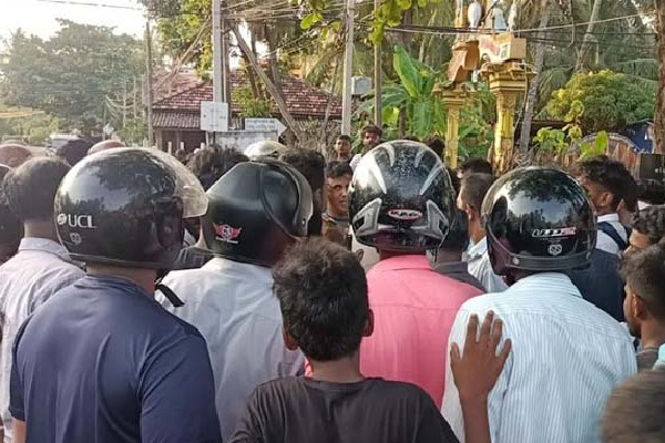 மட்டக்களப்பில் பரபரப்பு; சந்தேகத்திற்கிடமாக நடமாடியவர்கள் மடக்கிப்பிடிப்பு | Batticaloa Suspicious Walkers Are Rounded Up