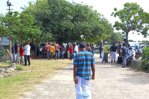 நாட்டின்  துறைமுகப் பகுதிகளில் தடுத்து வைக்கப்பட்டுள்ள இந்திய படகுகள்- சற்று முன்னர் காரைநகரில் ஆரம்பமான நடவடிக்கை! - ஐபிசி தமிழ்