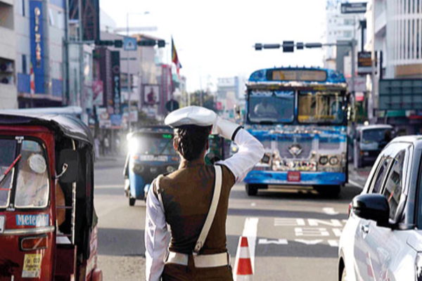 போட்டி போட்டு ஓடிய பேருந்துகளால் நேர்ந்த விபரீதம்! | Buses That Were Racing Against Each Other Collided