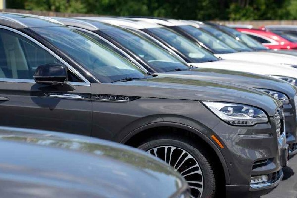 கனடாவில் வாகனக் கடன் பெற்றுக் கொண்டவர்களின் நிலை | Canada Car Loans Interest Rate