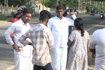 ஏறாவூர் பற்றில் வீதியில் கட்டாக்காலியாகத் திரியும் மாடுகளைபிடிக்கும் தவிசாளரின் அதிரடி நடவடிக்கை