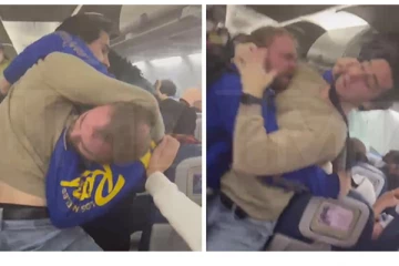 விமானத்திற்குள் பயங்கரமாக மோதிக் கொண்ட பயணிகள்.. கூச்சலிட்ட பெண்கள்! வெளியான வீடியோ