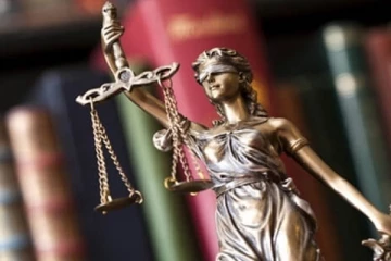 பிரபலங்கள் வழக்குகளிலிருந்து இப்படித்தான் விடுதலையாகின்றனர்!