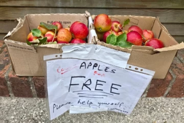 இங்கிலாந்து மக்களின் நெகிழ்ச்சியை ஏற்படுத்தும் செயற்பாடு