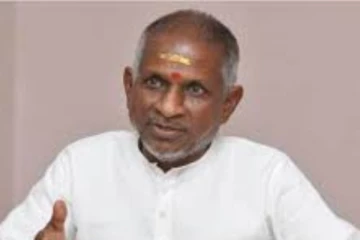 புதிய அரங்கில் பாடல் ஒலிப்பதிவு செய்யும் இளையராஜா